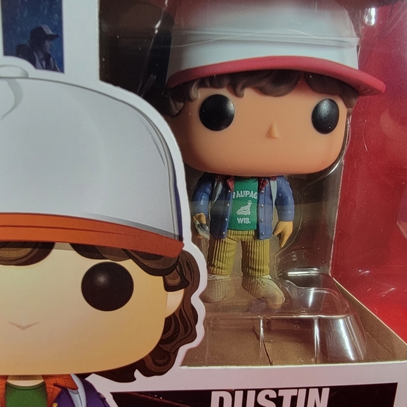 Dustin funko # 424 (nib) - Picture 3 of 7